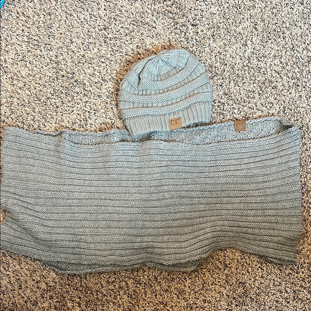 CC Beanie and Scarf Set in Light Gray